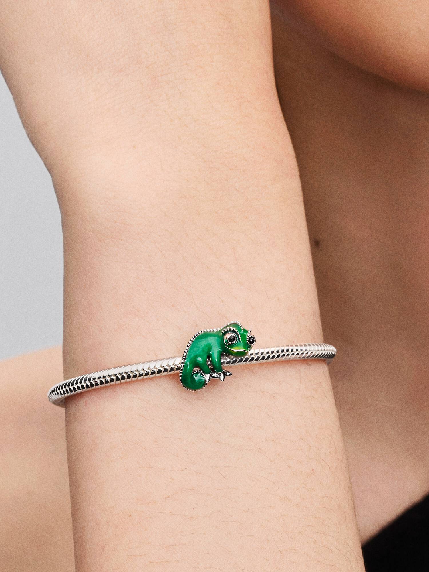 Disney Rapunzel Pascal Renk Değiştiren Charm