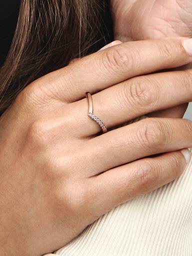 Pandora Timeless Yarım Sıra Işıltılı Dilek Yüzüğü