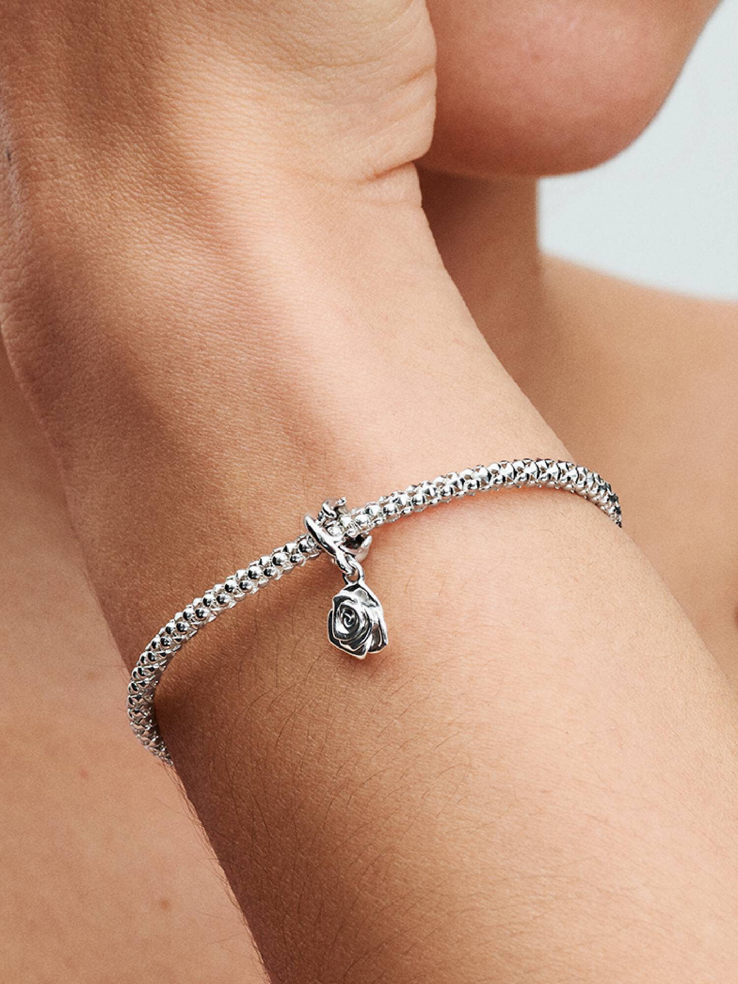 Açan Gül Sallantılı Charm