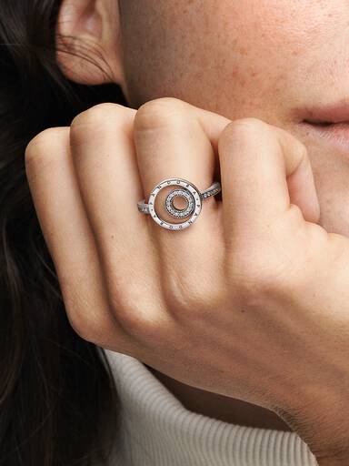 Pandora Signature Logo Halkalı Pavé Yüzük