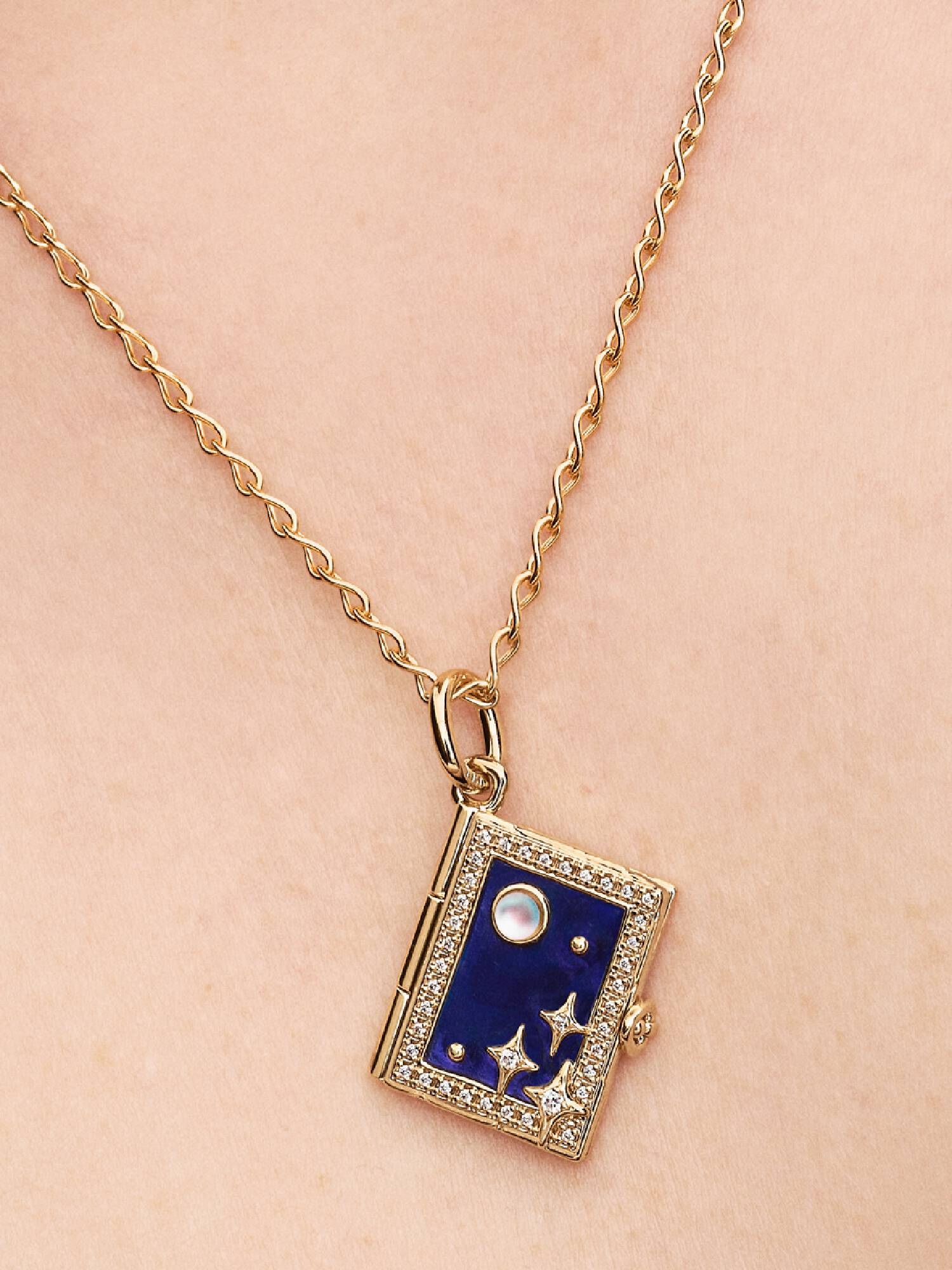 İşlenebilir Büyü Kitabı Sallatılı Charm 