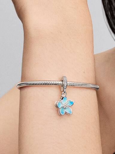 Mavi Çiçek Sallantılı Charm