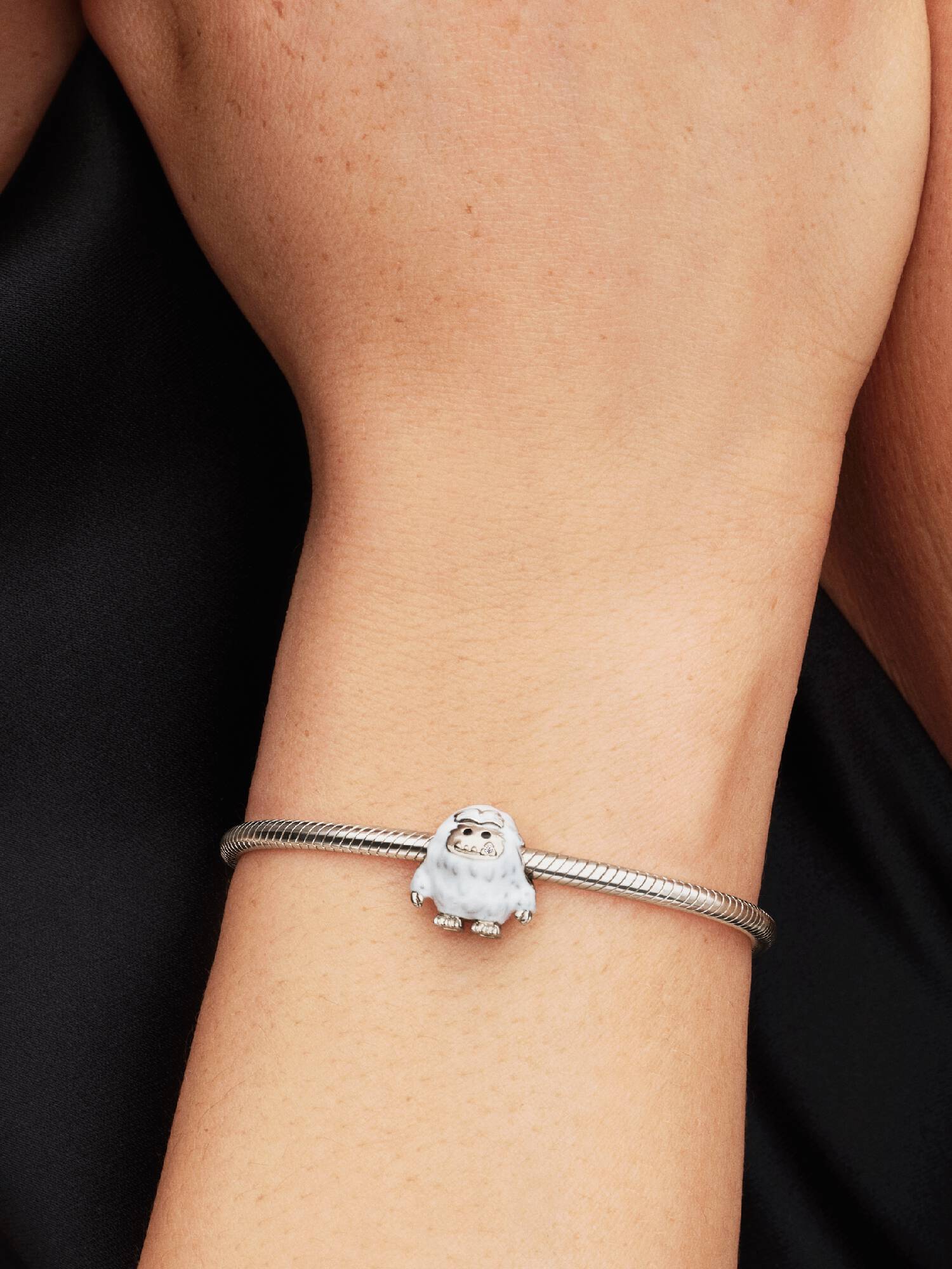 Karlı Yeti Charm