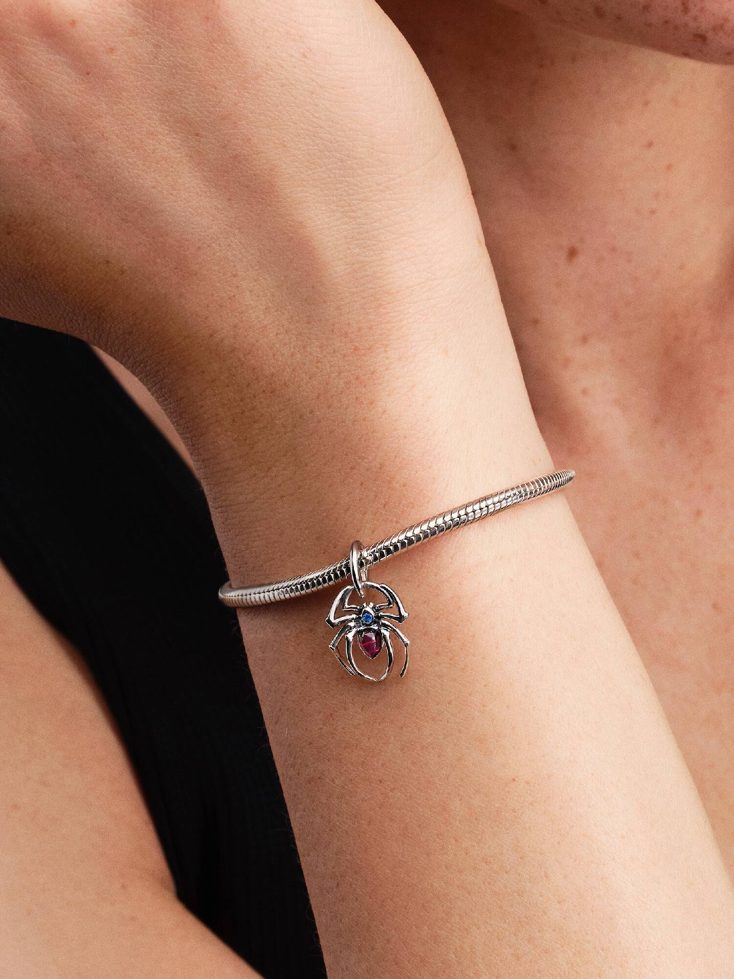 Marvel Spiderman Sallantılı Charm