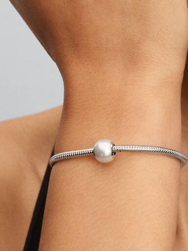 Beyaz Charm