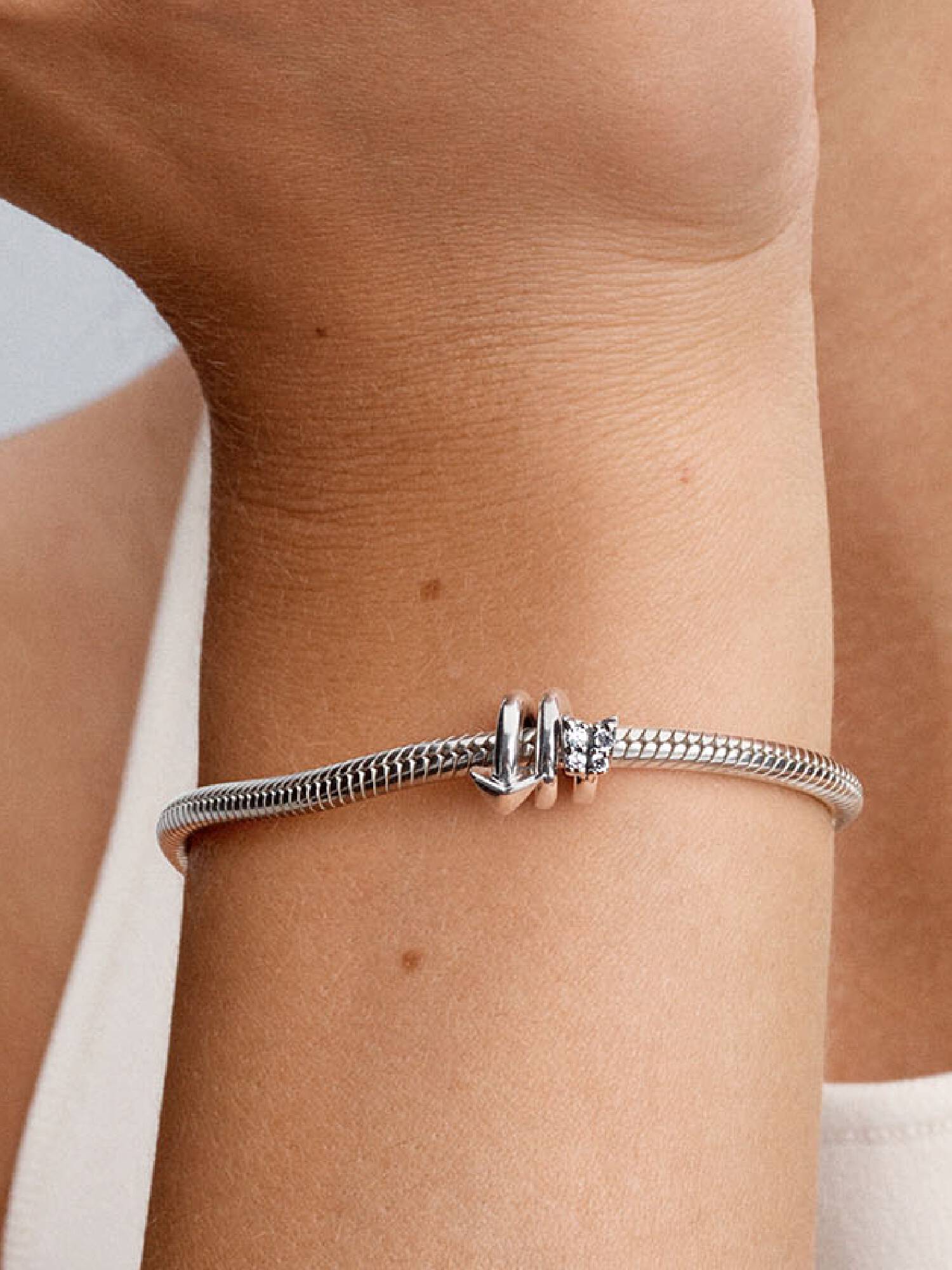 Kıvrık Ok Charm