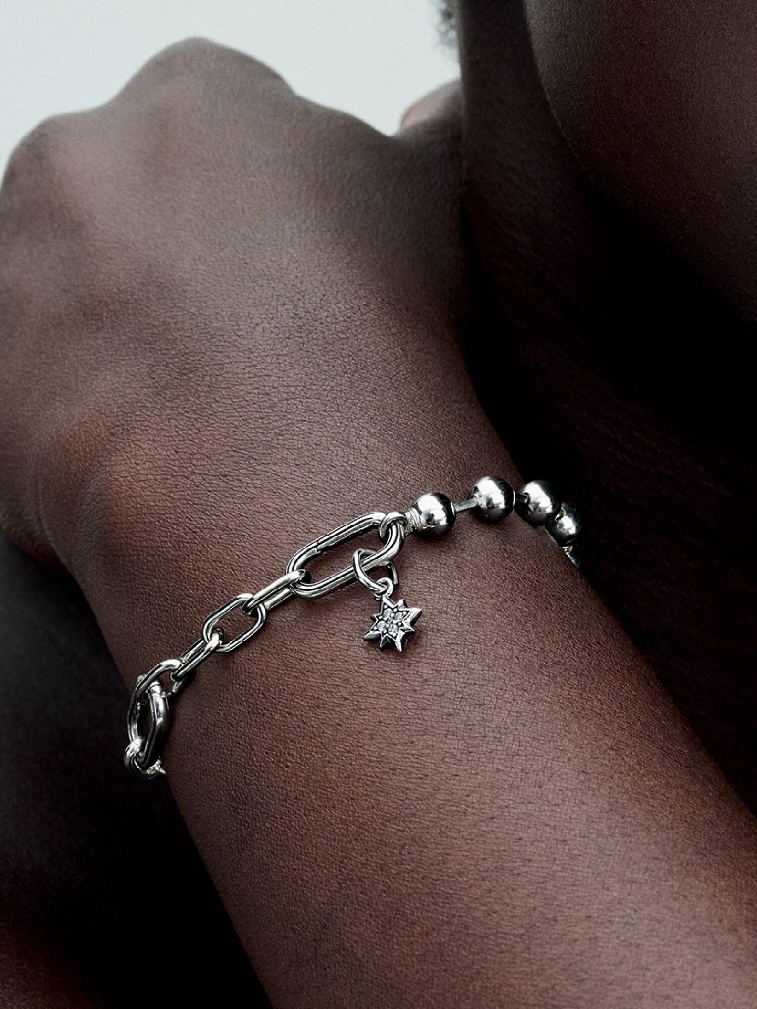 Pandora ME Yıldız Mini Sallantılı Charm
