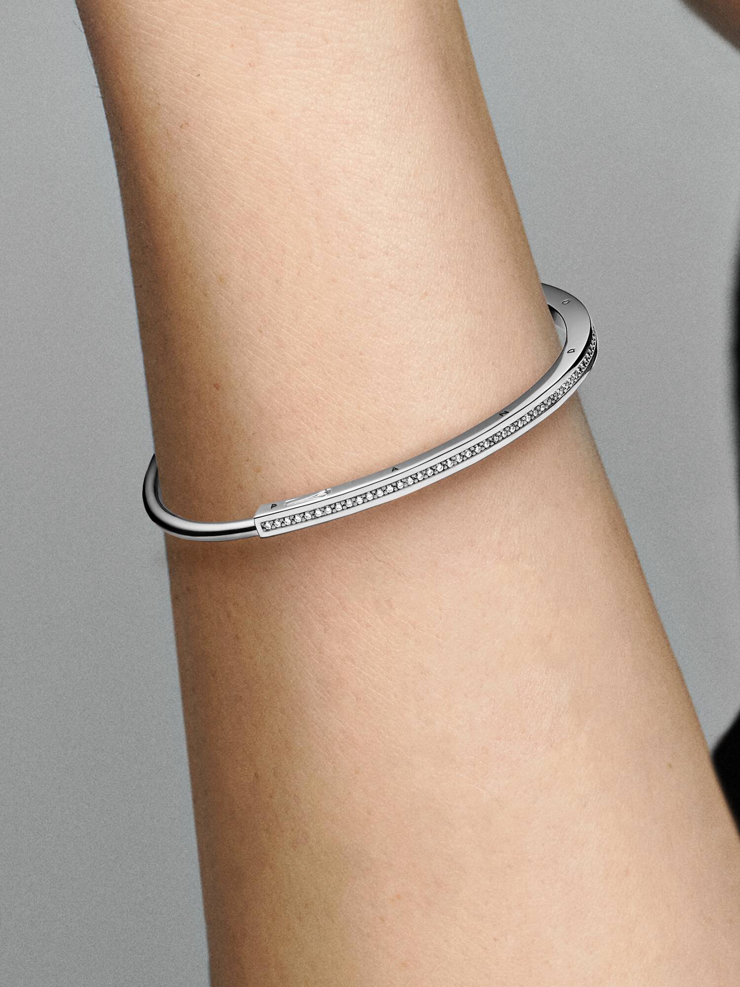 Pandora Signature I-D Pavé Bilezik