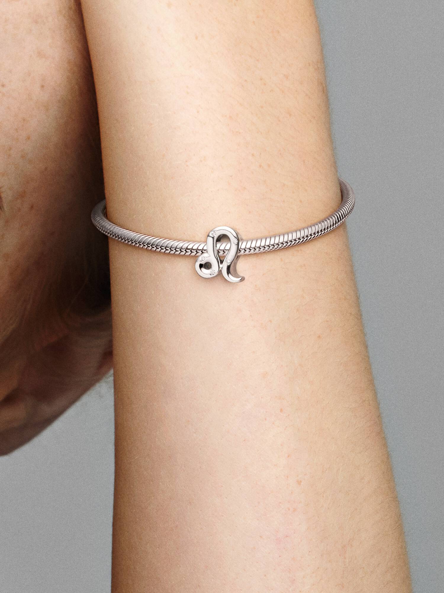 Işıltılı Aslan Burcu Charm