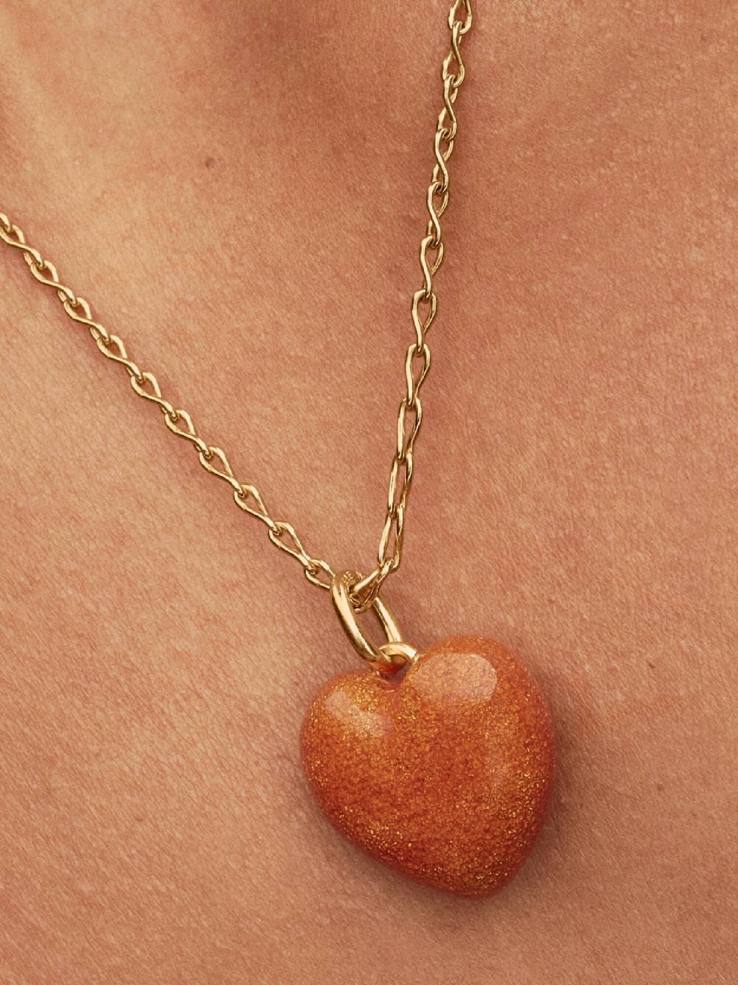 Turuncu Dolgun Kalp Sallantılı Charm
