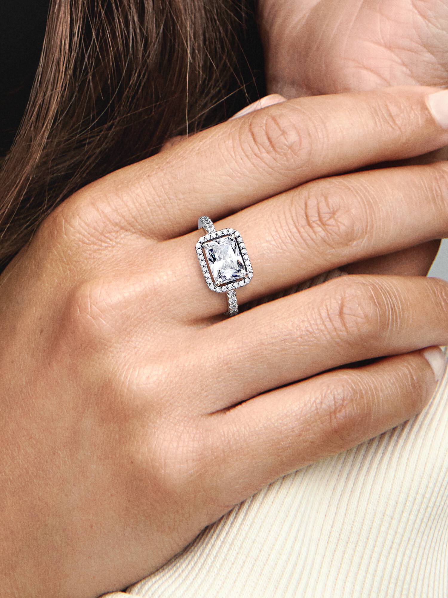 Işıltılı Dikdörtgen Taşlı Yüzük