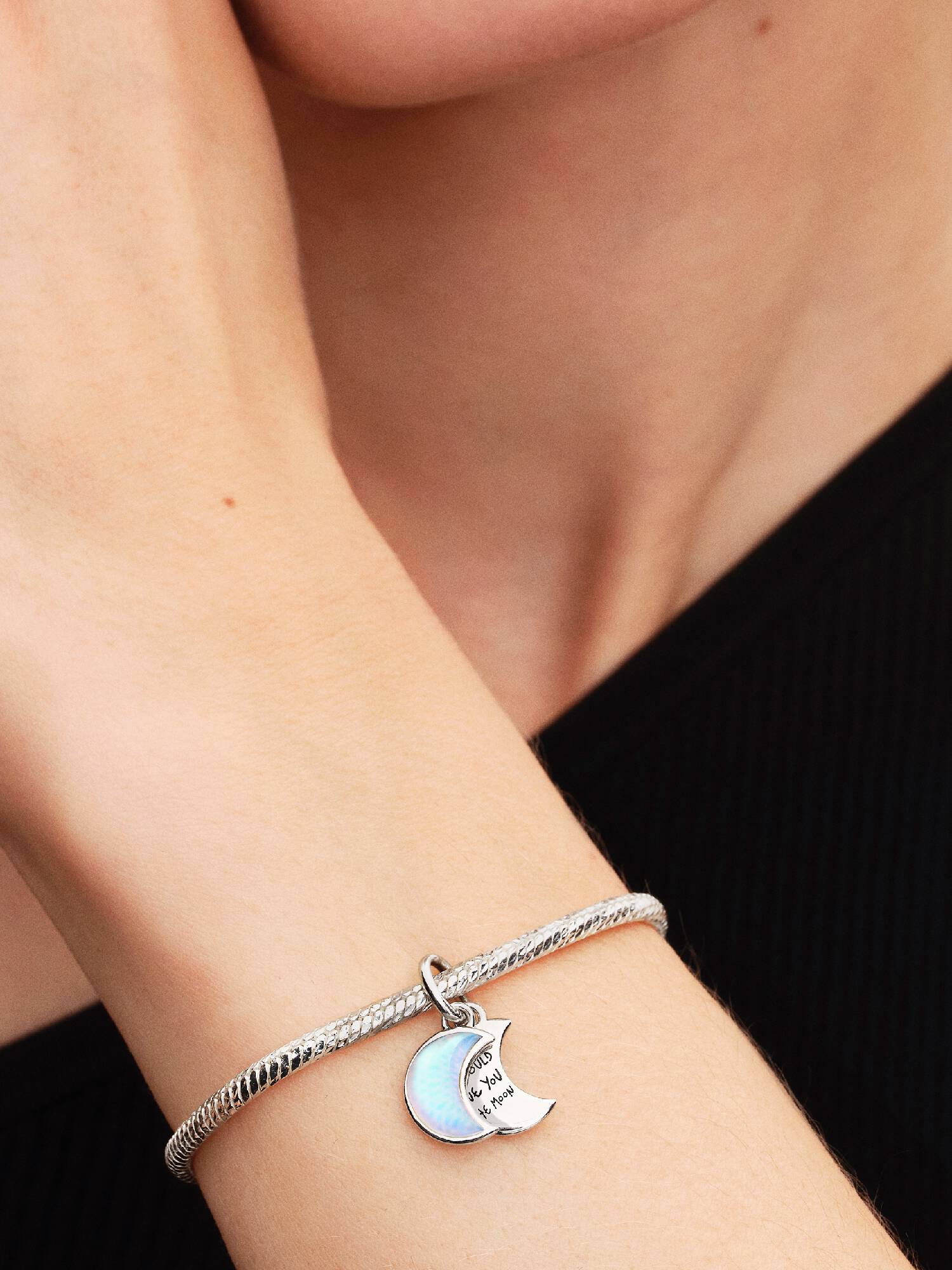 Yeni Ay Çift Sallantılı Charm