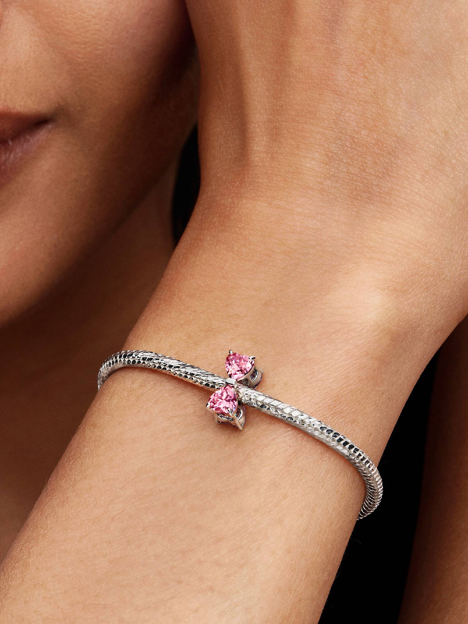 Pembe Fiyonk Charm