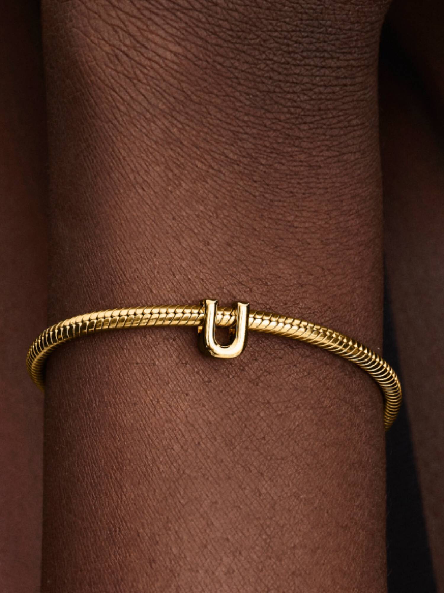 U Harfi Alfabe Charm