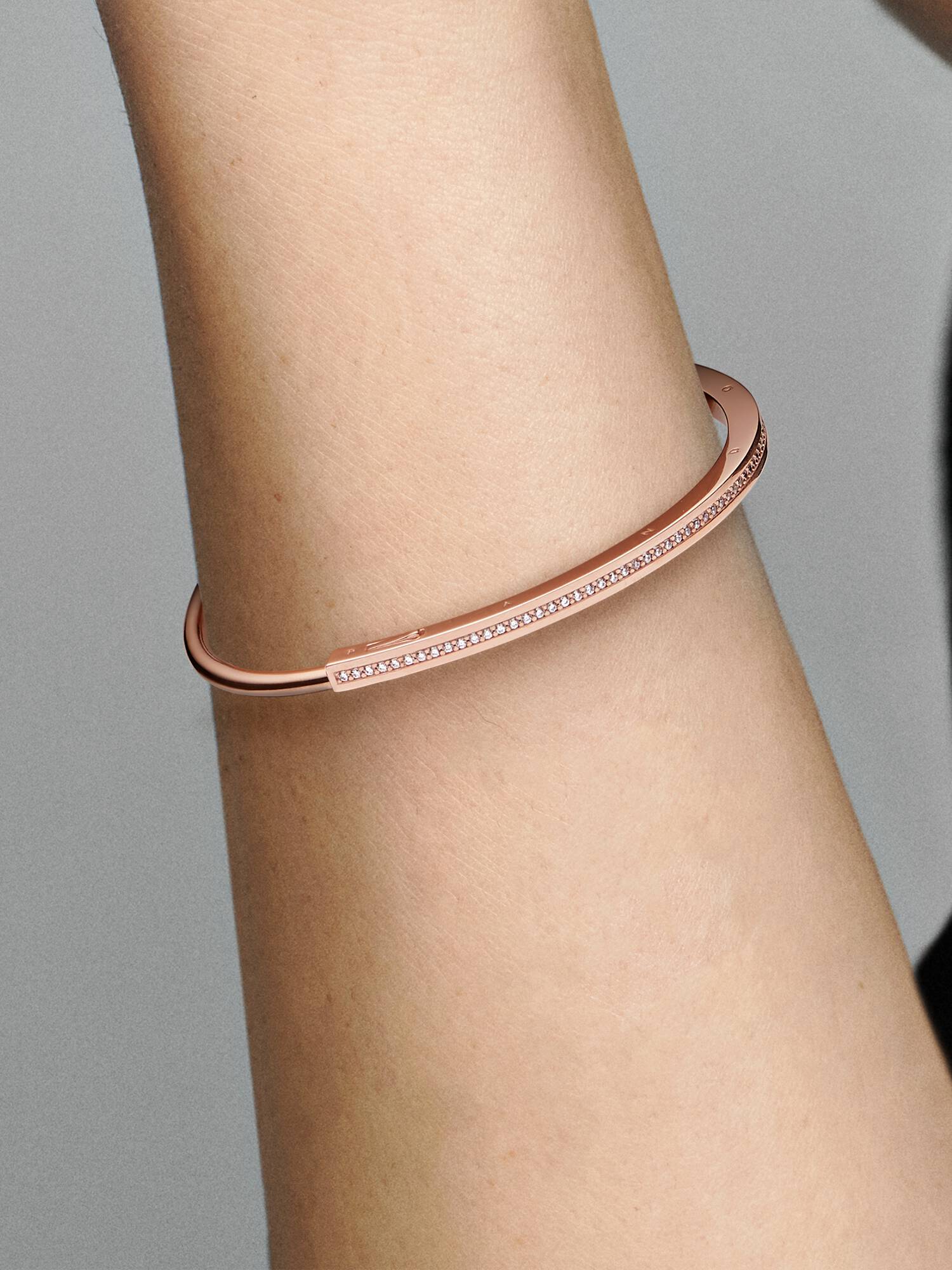 Pandora Signature I-D Pavé Bilezik