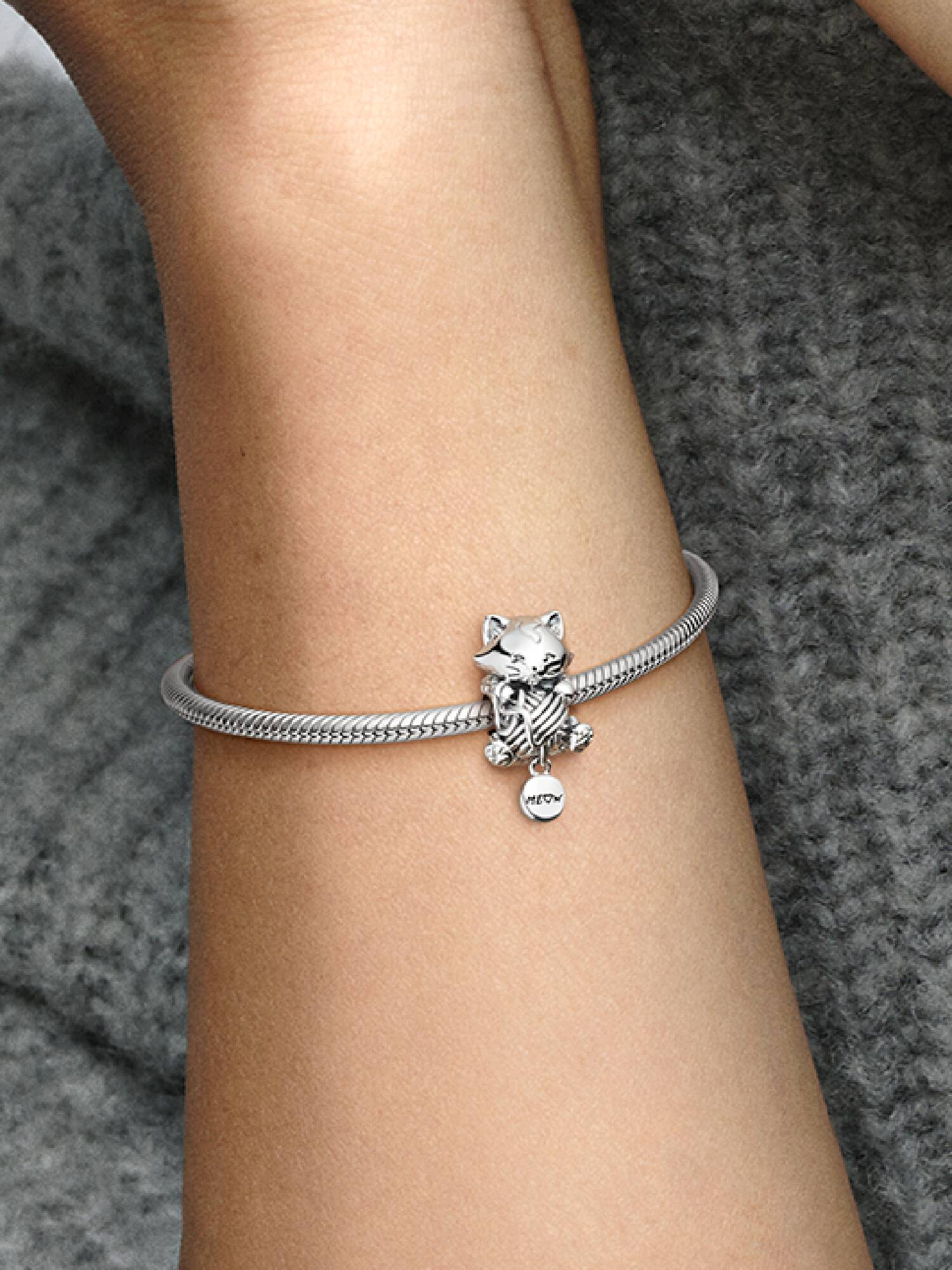 Yavru Kedi ve İp Yumağı Charm
