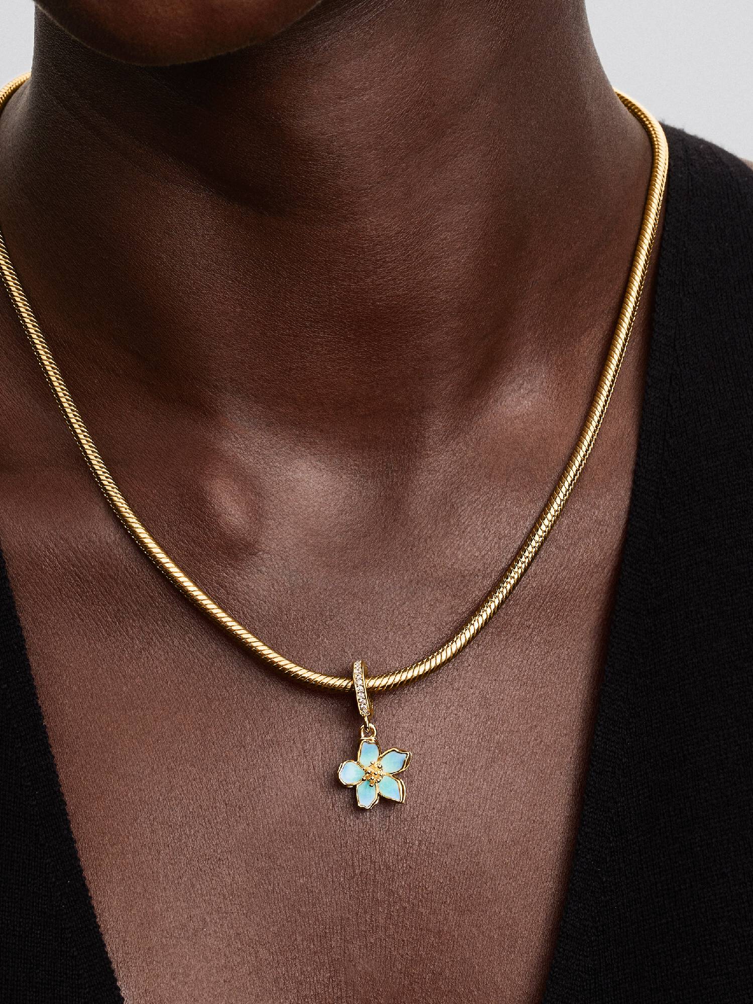 Mavi Çiçek Sallantılı Charm