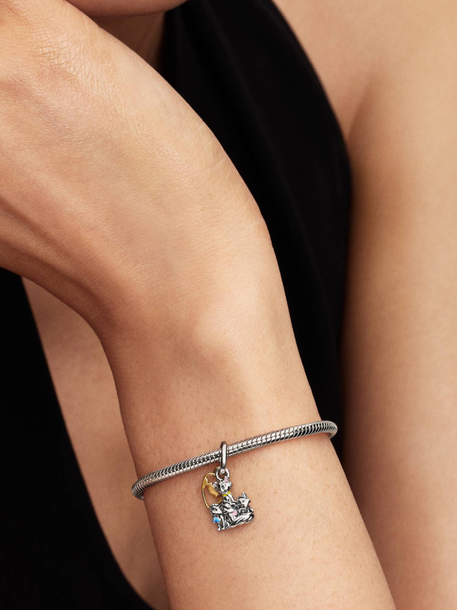 Disney Aristokediler Düşes ve Yavruları Sallantılı Charm