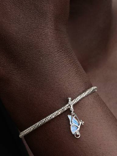 Kanat Sallantılı Charm