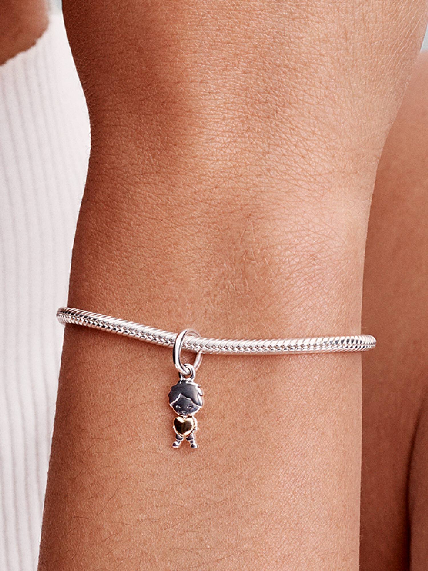 Mutlu Erkek Çocuk Mini Sallantılı Charm