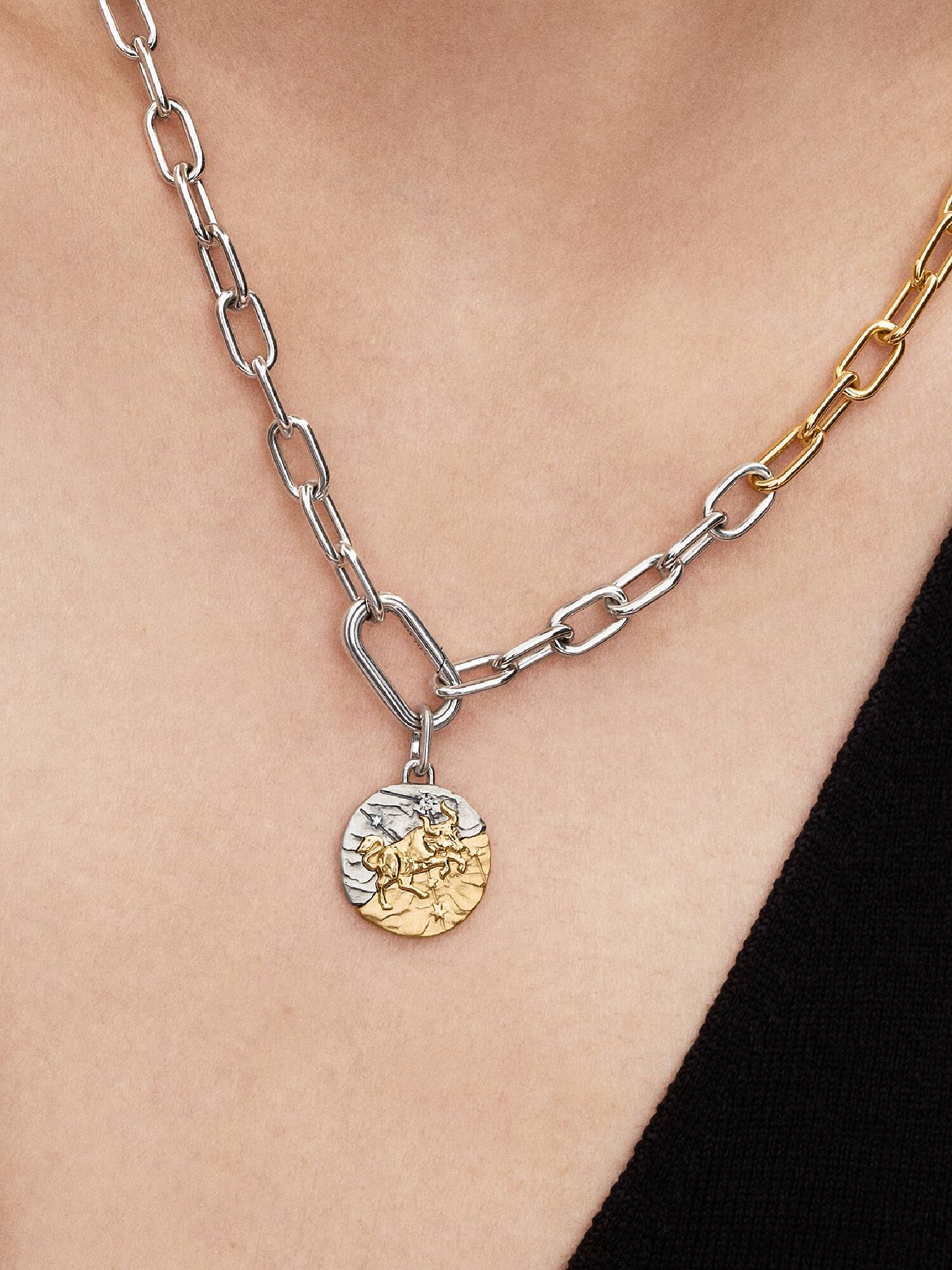 Boğa Burcu Madalyon Charm