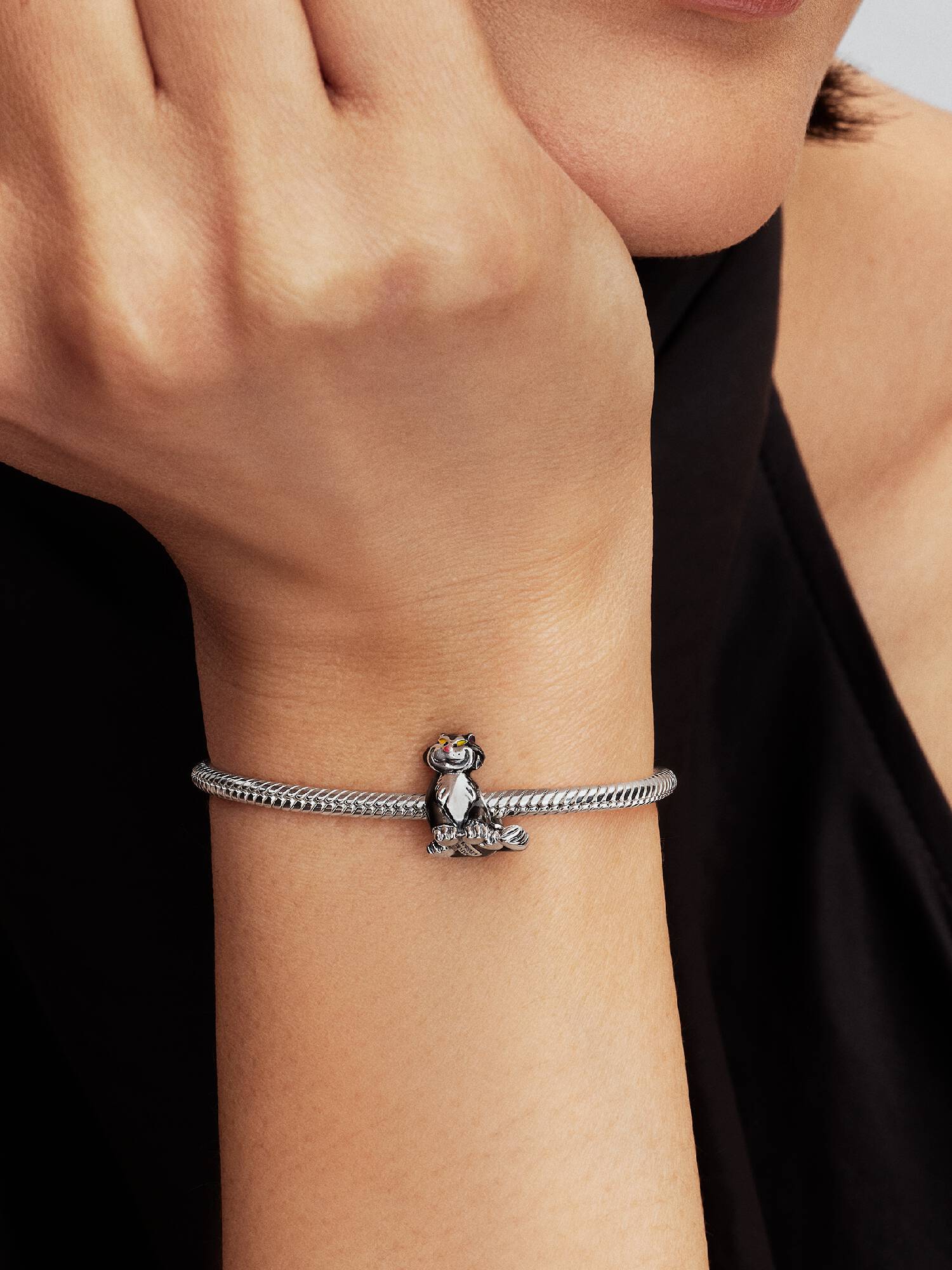 Disney "Kötüler" Lucifer Charm
