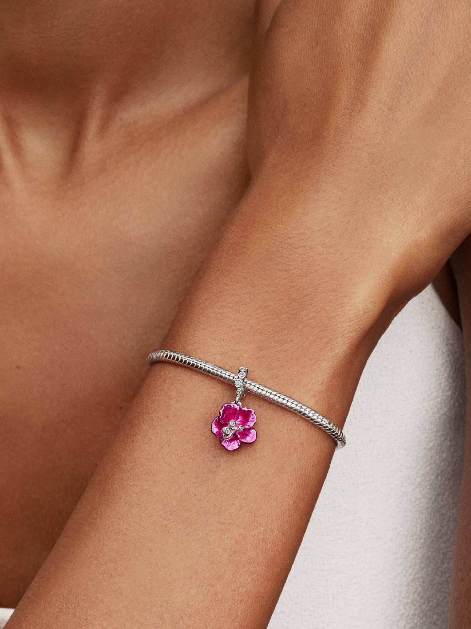 Amber Çiçeği Sallantılı Charm