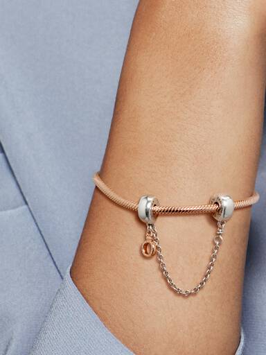 Sallantılı Taç O Güvenlik Zincirli Charm