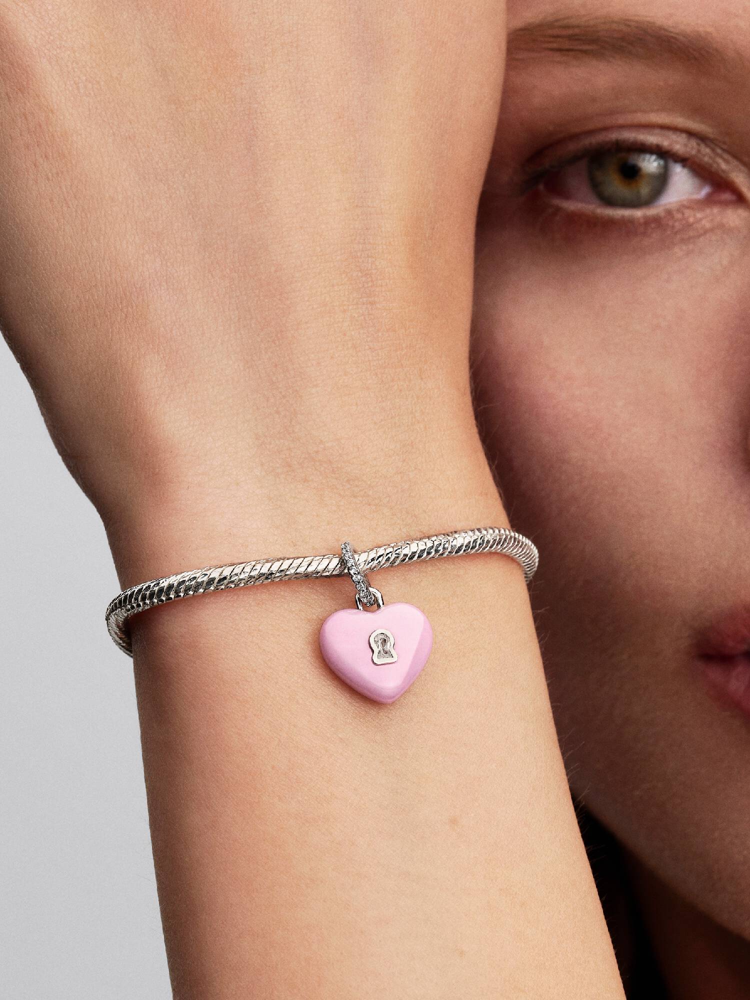 Pembe Seramik Kalp Kilit Sallantılı Charm