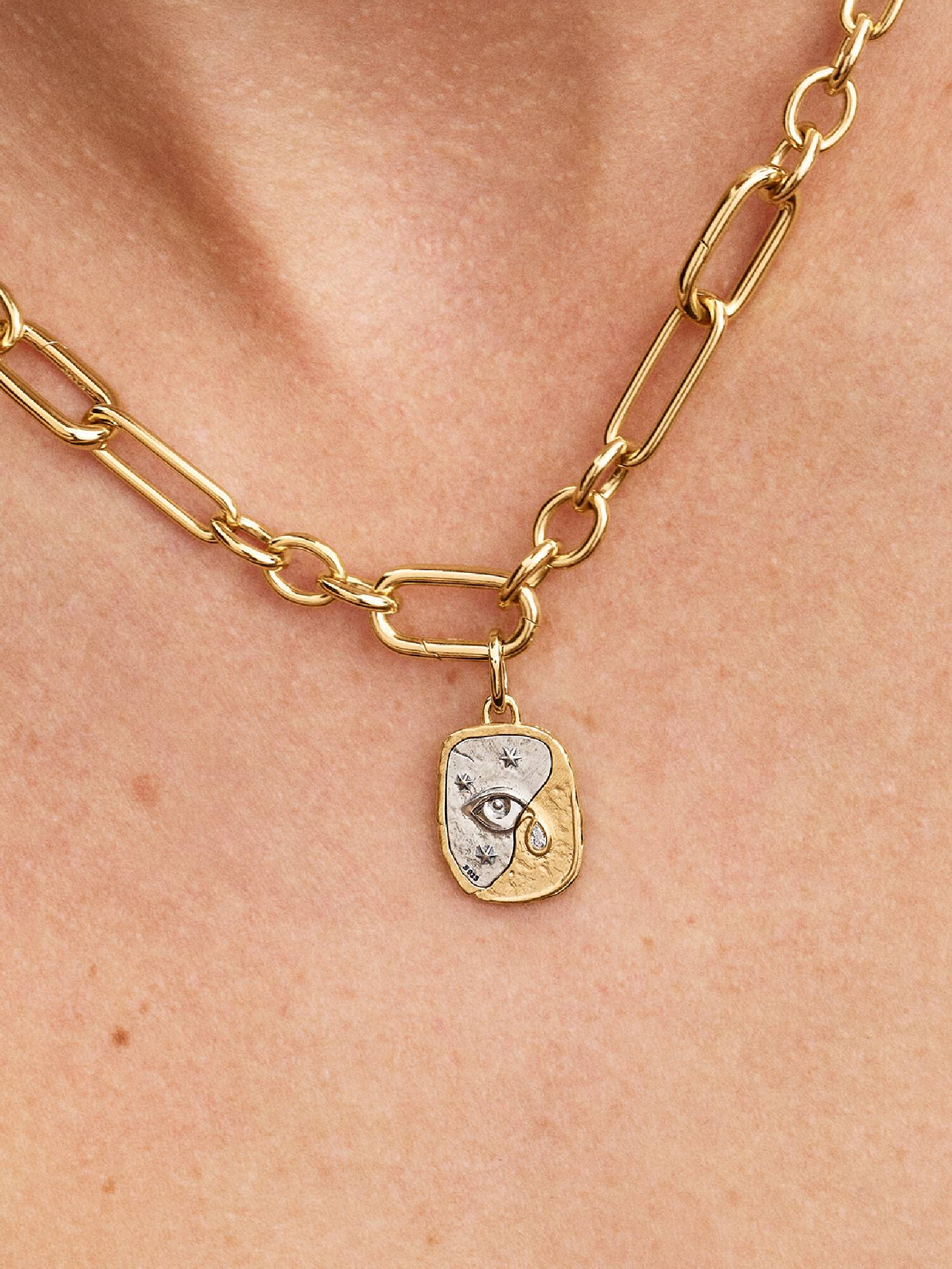 Göz Madalyon Charm