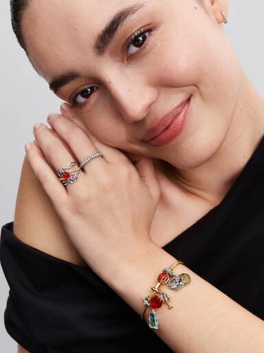 Disney Güzel ve Çirkin Sihirli Gül Sallantılı Charm